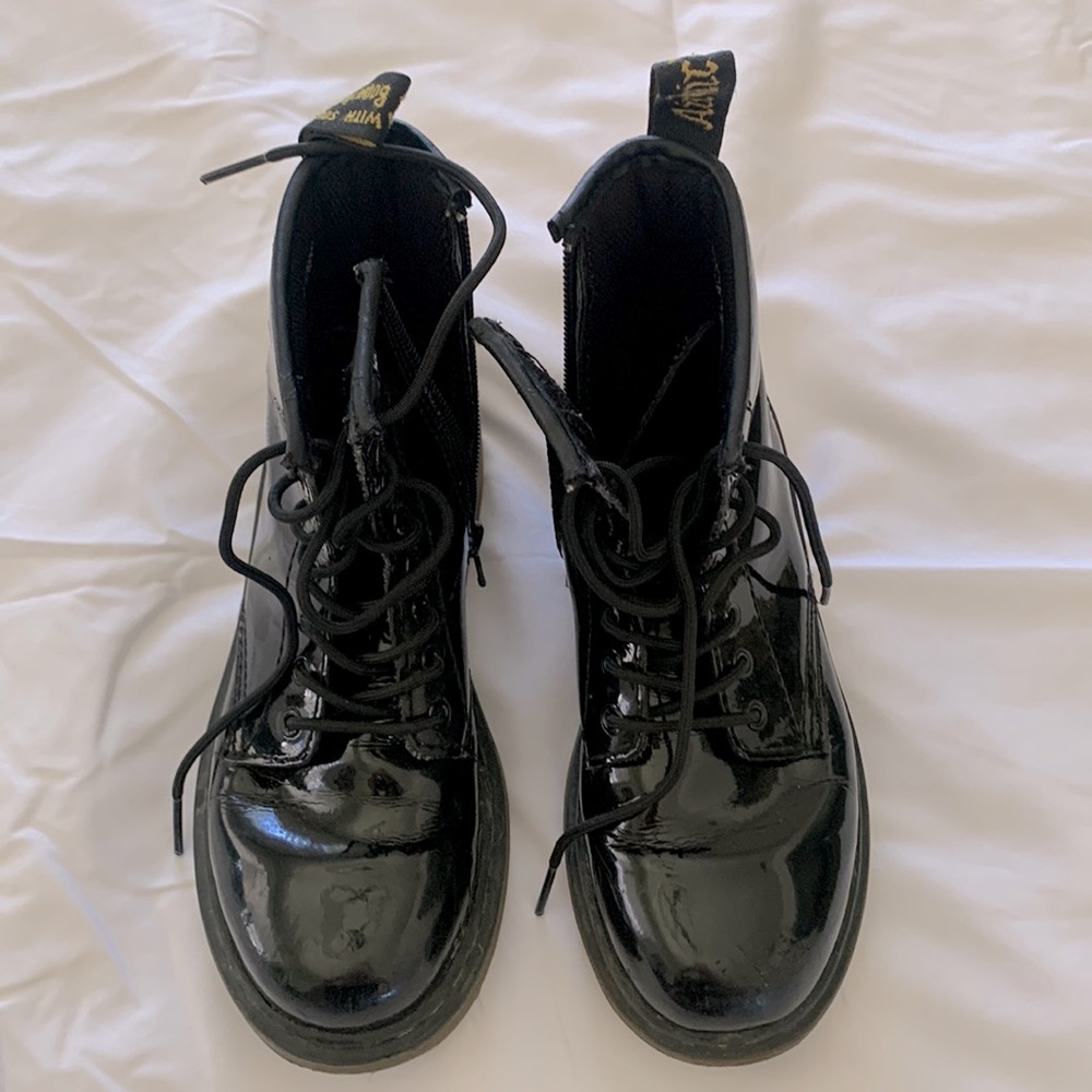 Little kid Dr marten’s. Used. A few scuffs size 2